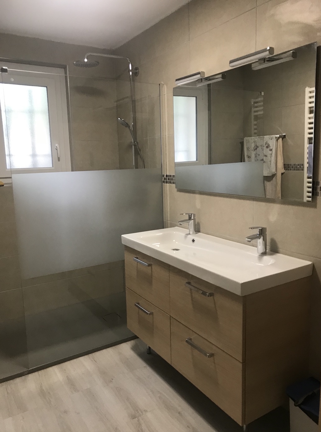 Rénovation salle de bain entière, transformation baignoire en douche italienne